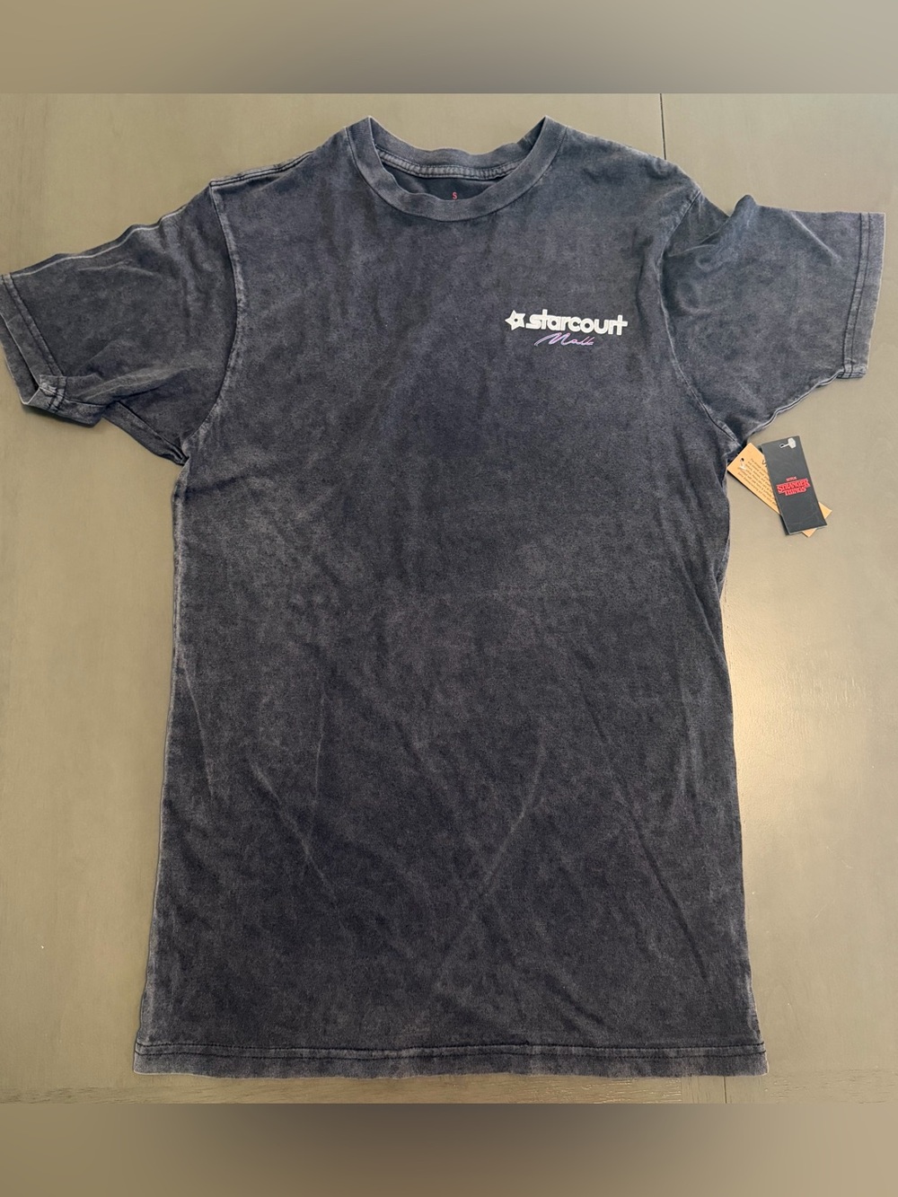 Netflix - Stranger Things - StarCourt Mall Graphic Tee - SMALL - New with Tags!
